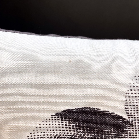 💥SOLD💥 FORNASETTI $225 White Key Throw Pillow - Picture 8 of 11